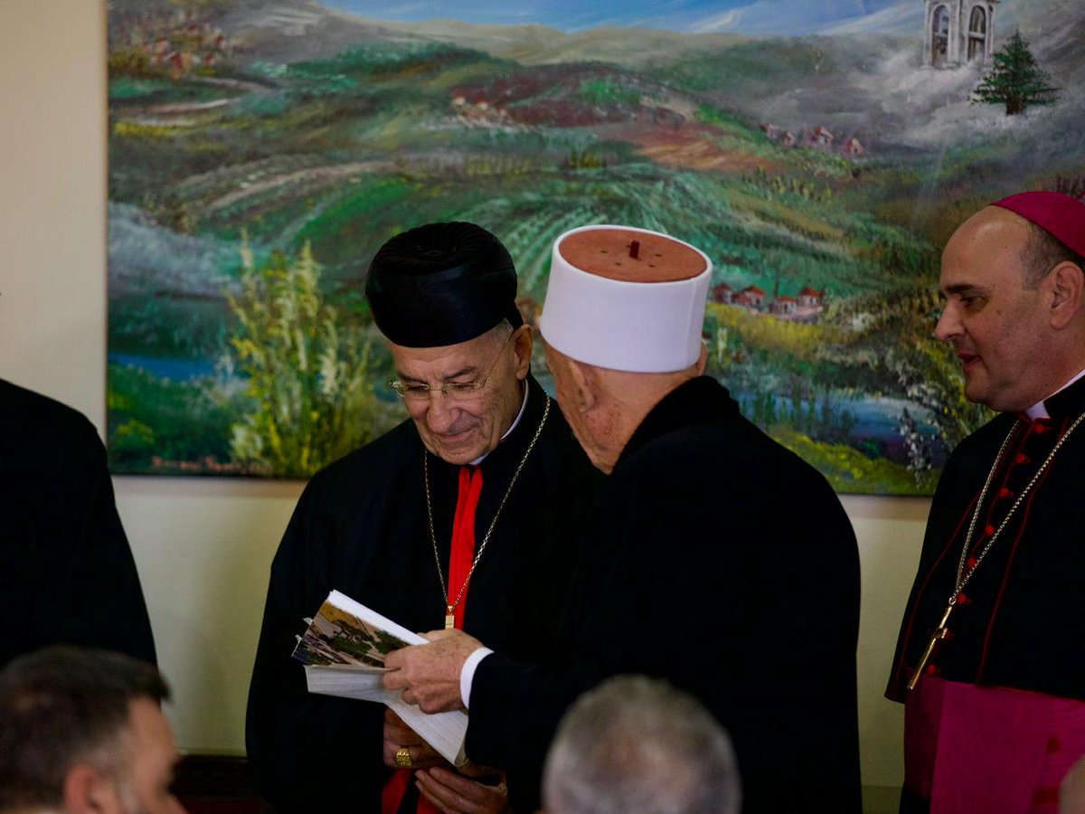 LOrientLeJour's tweet image. 🚨 #Guerre | Le patriarche maronite en visite dans le sud du Liban L'Orient-Le Jour accompagne le convoi.