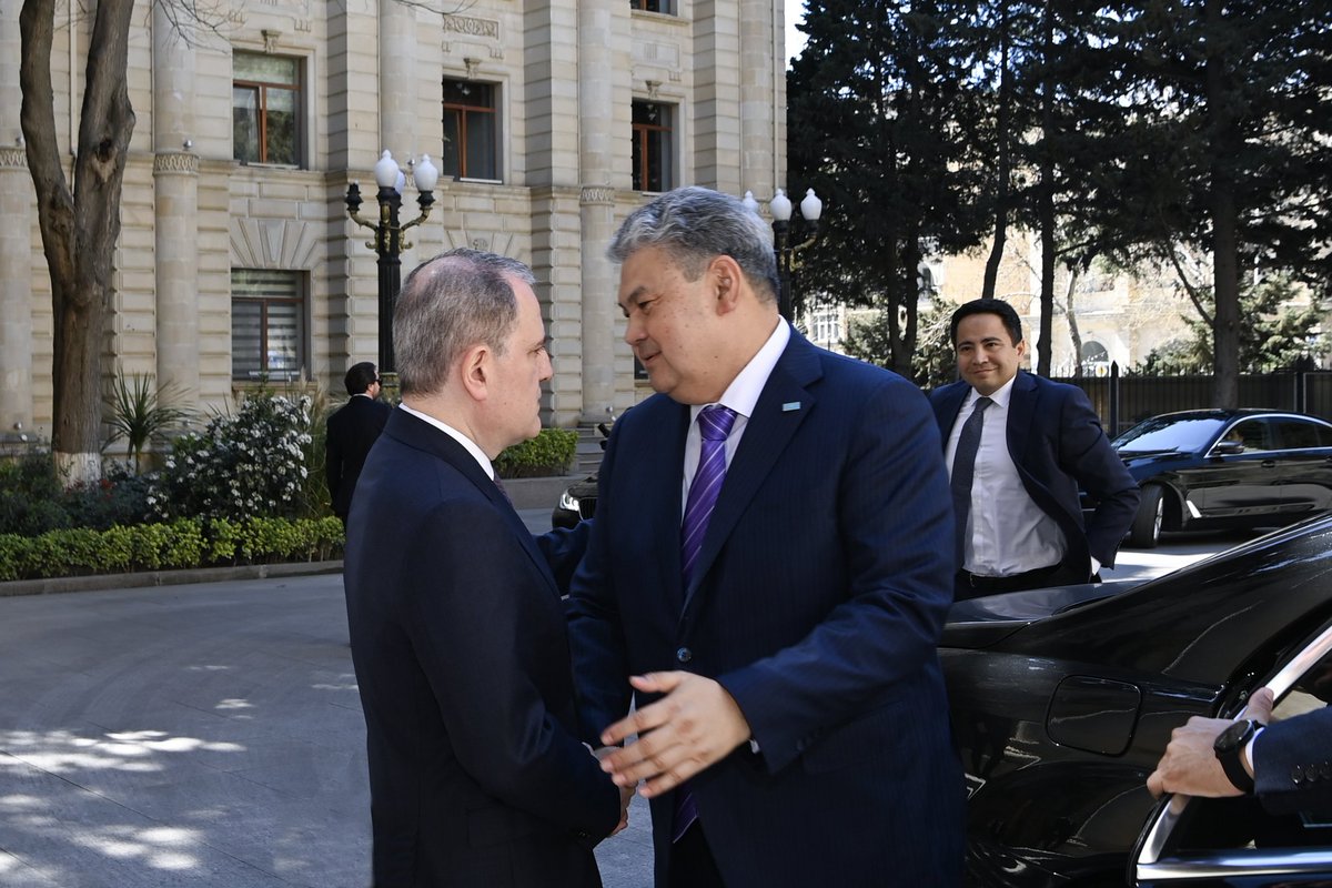 AzerbaijanMFA's tweet image. Happening now: 

Minister of Foreign Affairs of the Republic of #Azerbaijan @Bayramov_Jeyhun welcomes Yermek Kosherbayev, Minister of Foreign Affairs of the Republic of Kazakhstan @AzerbaijanMFA during his official visit to #Baku, #Azerbaijan.

🇦🇿-🇰🇿