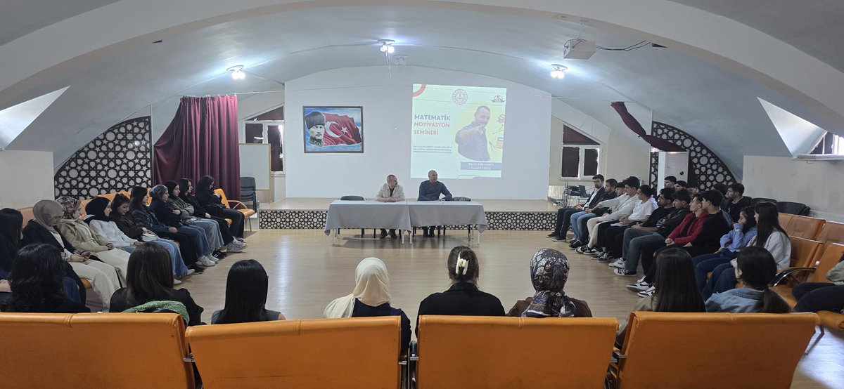 kuluhem's tweet photo. Bıyıklı Matematik Kulu Halk Eğitimi Merkezi'nde Öğrencilerle buluştu https://t.co/xR68cMzRTj