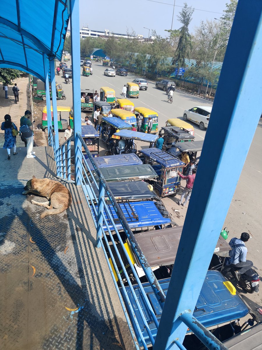 WORLDOFTOUR's tweet photo. @TrafficGGM @DC_Gurugram @HTGurgaon @TOIGurgaon @MunCorpGurugram Pedestrian access completely blocked by E-Ricks &amp; Autos to go to #FOB in front of #MillenniumCity Centre Metro on Sector Road side. Cops present on the other side just ignore it. Also cause traffic jams here https://t.co/9ooRJB9ngF