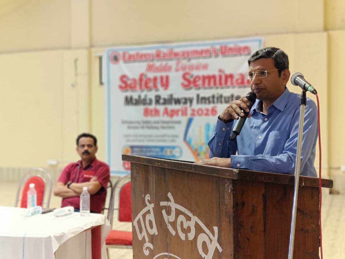 drmmalda's tweet photo. Attending a safety seminar organized by the Eastern Railwaymen's Union at Railway Institute, Malda. 🚆🦺
#SafetyFirst #RailwaySafety #EasternRailway #UnionStrong #Malda #RailwayInstitute #WorkplaceSafety #LearningAndGrowth #SafetyAwareness https://t.co/R2wwbpgeRb