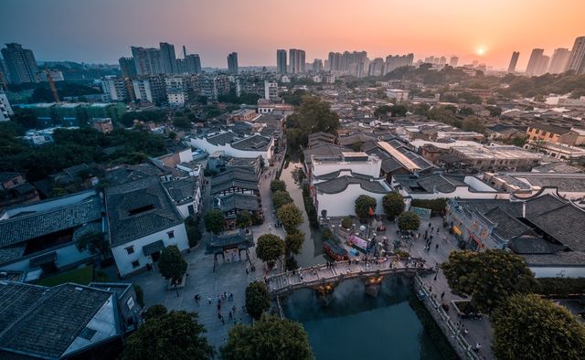 HolaFujian's tweet image. Fuzhou — this unassuming city of hidden treasures is full of surprises! From authentic local cuisine to breathtaking scenic wonders, come and experience the unique charm of Min culture~ #China #RefreshingFujian #Scenery

For more information, visit: us.trip.com/moments/detail…