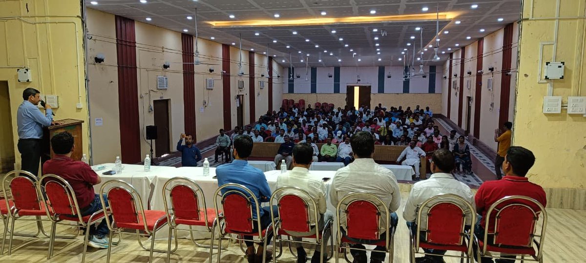 drmmalda's tweet photo. Attending a safety seminar organized by the Eastern Railwaymen's Union at Railway Institute, Malda. 🚆🦺
#SafetyFirst #RailwaySafety #EasternRailway #UnionStrong #Malda #RailwayInstitute #WorkplaceSafety #LearningAndGrowth #SafetyAwareness https://t.co/R2wwbpgeRb
