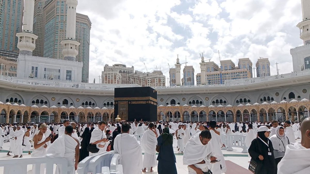 Phatymarh44's tweet photo. May umrah be written for us soon.
I'm fine, but my heart really needs to be in Mecca and Madina right now. https://t.co/oxgqwRSQCV