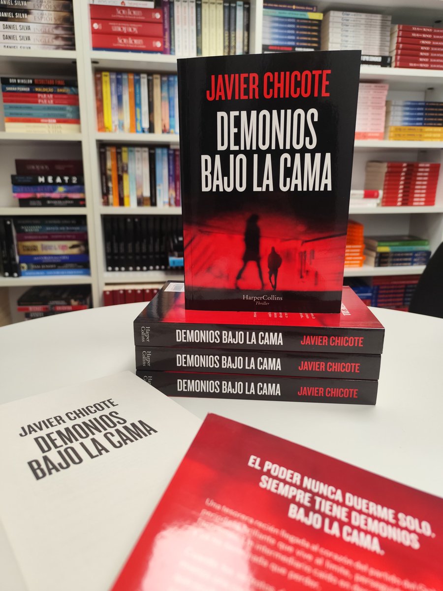 HarperCollinsIB's tweet photo. 👿 🛌🏾 El periodista de investigación @ChicoteLerena  traslada todo su bagaje a #DemoniosBajoLaCama, su primera incursión en la ficción. Un #thriller político directo y crudo que bebe de la rabiosa actualidad para adentrarse de lleno en las cloacas del poder. 

📕 ¡YA A LA VENTA! https://t.co/FA0VbEK84N
