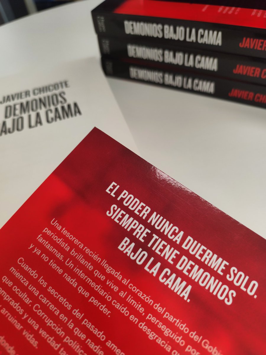 HarperCollinsIB's tweet photo. 👿 🛌🏾 El periodista de investigación @ChicoteLerena  traslada todo su bagaje a #DemoniosBajoLaCama, su primera incursión en la ficción. Un #thriller político directo y crudo que bebe de la rabiosa actualidad para adentrarse de lleno en las cloacas del poder. 

📕 ¡YA A LA VENTA! https://t.co/FA0VbEK84N