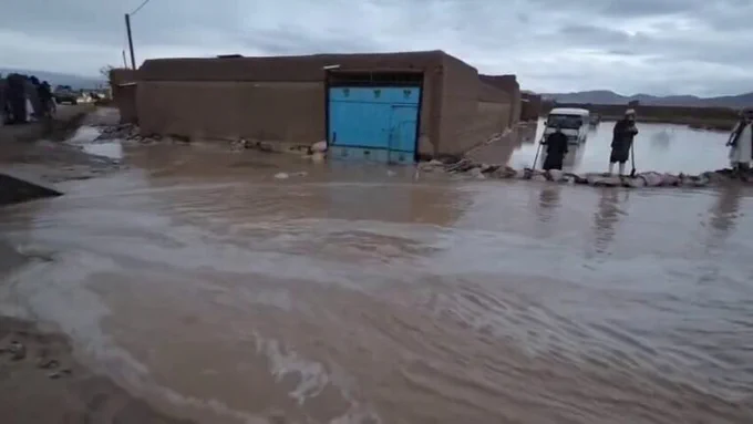 سیلاب های مدهش در ولایت ننگرهار جان یک کودک را گرفت.