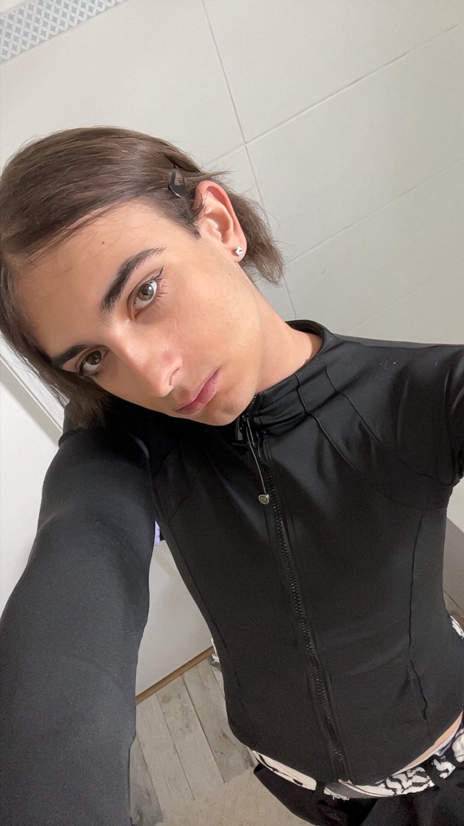 Luhrri ☭ tweet media