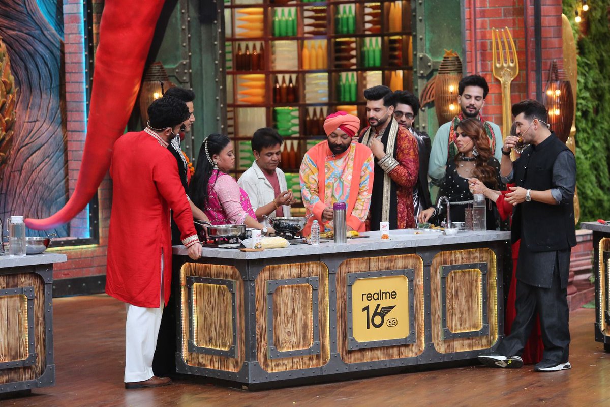 TvPromosIndia's tweet photo. Culinary chaos meets #BhootBangla vibes on this weekend's episode of  COLORS’ '#LaughterChefs Unlimited Entertainment'

Watch every Saturday-Sunday at 9:00 pm only on COLORS. https://t.co/meIElVB5PR