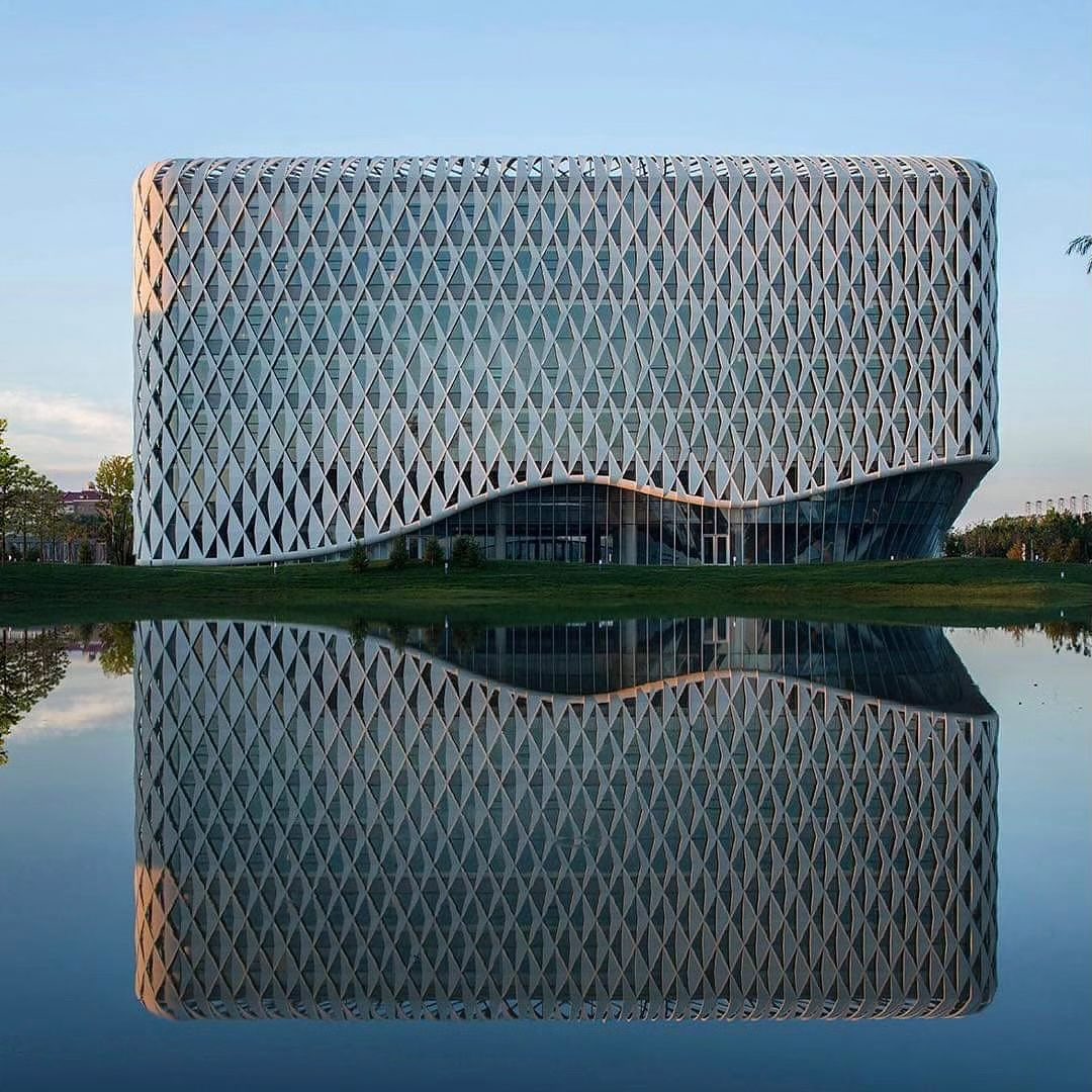 💎The Library of BEUCEA, designed by TJAD, serves as the heart of the campus, highlighting the cultural importance of its location.