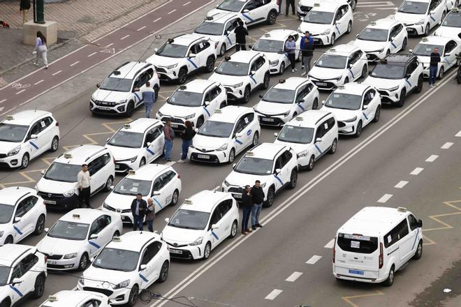 YoTaxiLaRevista's tweet photo. El sector del taxi convoca a una protesta el 9 de abril frente al Ayuntamiento de Málaga

https://t.co/NLmXZ2RNMJ https://t.co/6q06WfV3rv