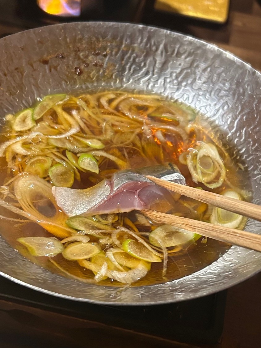 🐟提供店舗日本一！ #米子市 の #さばしゃぶ🐟

米子市を中心に親しまれている『さばしゃぶ』
新鮮だからこそ生で食べられる、脂ののった #サバ を贅沢に使用✨
甘じょっぱいダシでしゃぶしゃぶして #白ネギ と一緒に食べると最高です😋

詳しくはコチラ✅
475pjt.wixsite.com/sabashabu

#鳥取グルメ #鳥取