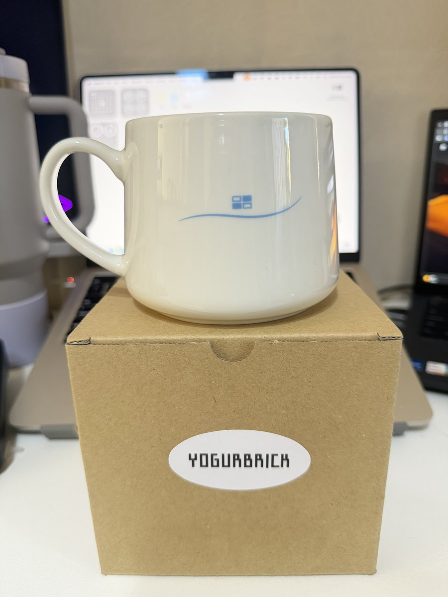 hongshuji's tweet photo. new mug from mama hong’s yogurbrick 🩵 https://t.co/R5nnKlDAI3