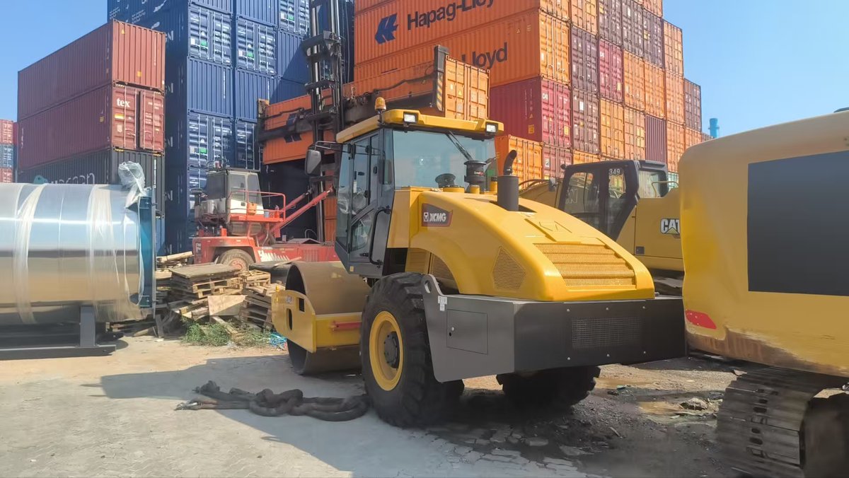 Anya2659's tweet photo. A popular, cost-effective road roller XCMG XS143J
1. Operating weight: 14000kg
2. Engine: Shangchai(103kW/1800rpm)
3. Dimension: 6010*2300*3200mm
https://t.co/je4qiz09vK
+86 15601076882
#roadroller #compactor #xcmg #zl50gn #caterpillar #SEM #excavator #loader #sany #zoomion https://t.co/2u2Lg1NxsF