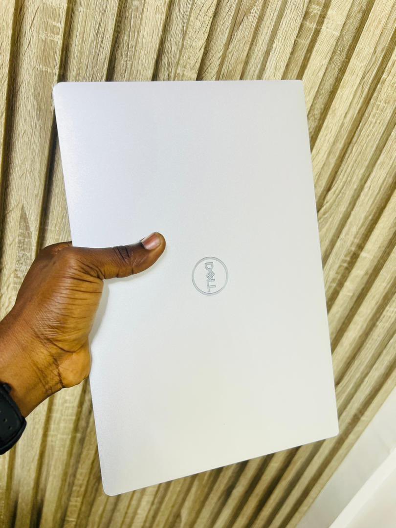 ayzade_abdool's tweet image. ➡️DELL XPS 13 
➡️touch screen 
➡️Corei 7
➡️8th generation 
➡️256gb ssd
➡️8gb ram 
➡️fingerprint sensor 
➡️Keyboard light 
➡️UHD display screen 
➡️Type C port 
➡️HDMI port 
➡️Over 4hr battery 🔋 life 
➡️Original type C factory charger 🔌 
➡️Very sleek design 👌

Price: 350k
☎️