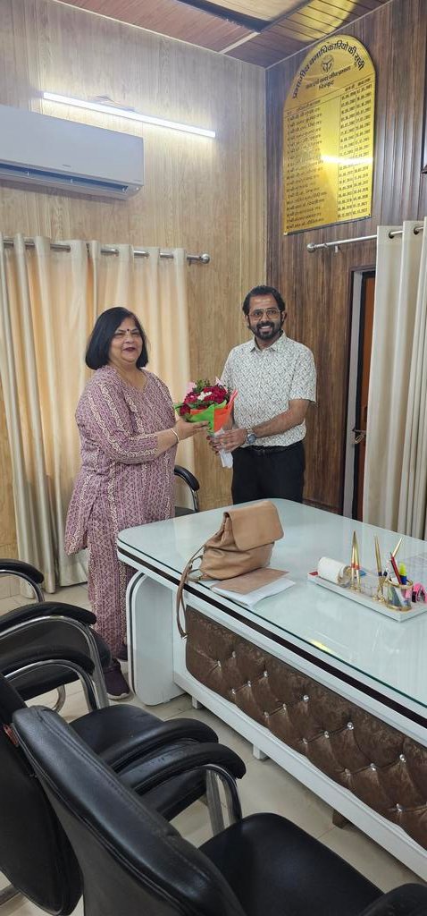 चित्रकूट में पवित्र उपवन(Sacred Groves) संरक्षण हेतु समन्वय बैठक आयोजित।
Uttar Pradesh Biodiversity Board परियोजना के अंतर्गत डॉ. कुमुद दुबे के नेतृत्व में अध्ययन, संरक्षण व प्रबंधन पर चर्चा हुई।
प्रभागीय वनाधिकारी श्री प्रत्युष कटियार(IFS) द्वारा सतत प्रबंधन हेतु निर्देश दिए गए।