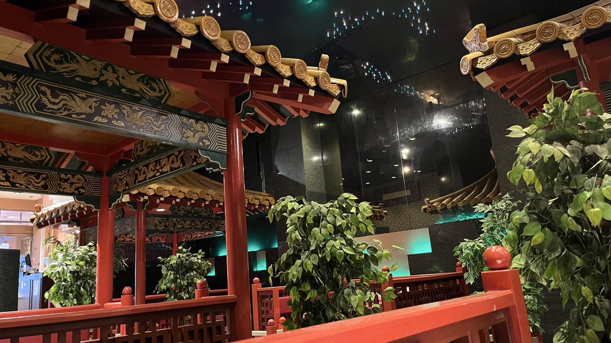 いろいろ頑張っているので中華街で豚の壷煮🐷
あまりにも上手いし内装もすごくて噴水ついてた 