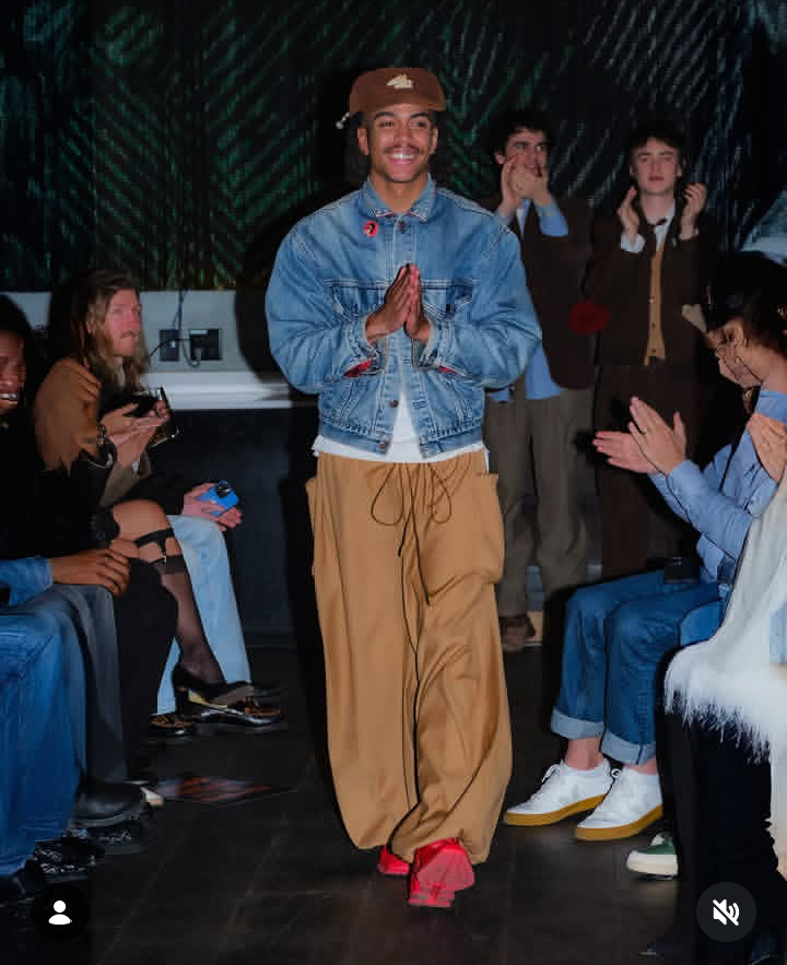 Jasmine08461's tweet photo. It gets crazier too, Elsie really brought her racist boyfriend Jack to her friend Keith's fashion show recently @advisry and he has no idea. Wow! 🤯 #elsierichter #jack #elsie #Jack #elsie #jackdylangrazer #racistbae #itmovie #rubymovie #keithherron #strangerthings #finnwolfhard https://t.co/Qch5RANDnp