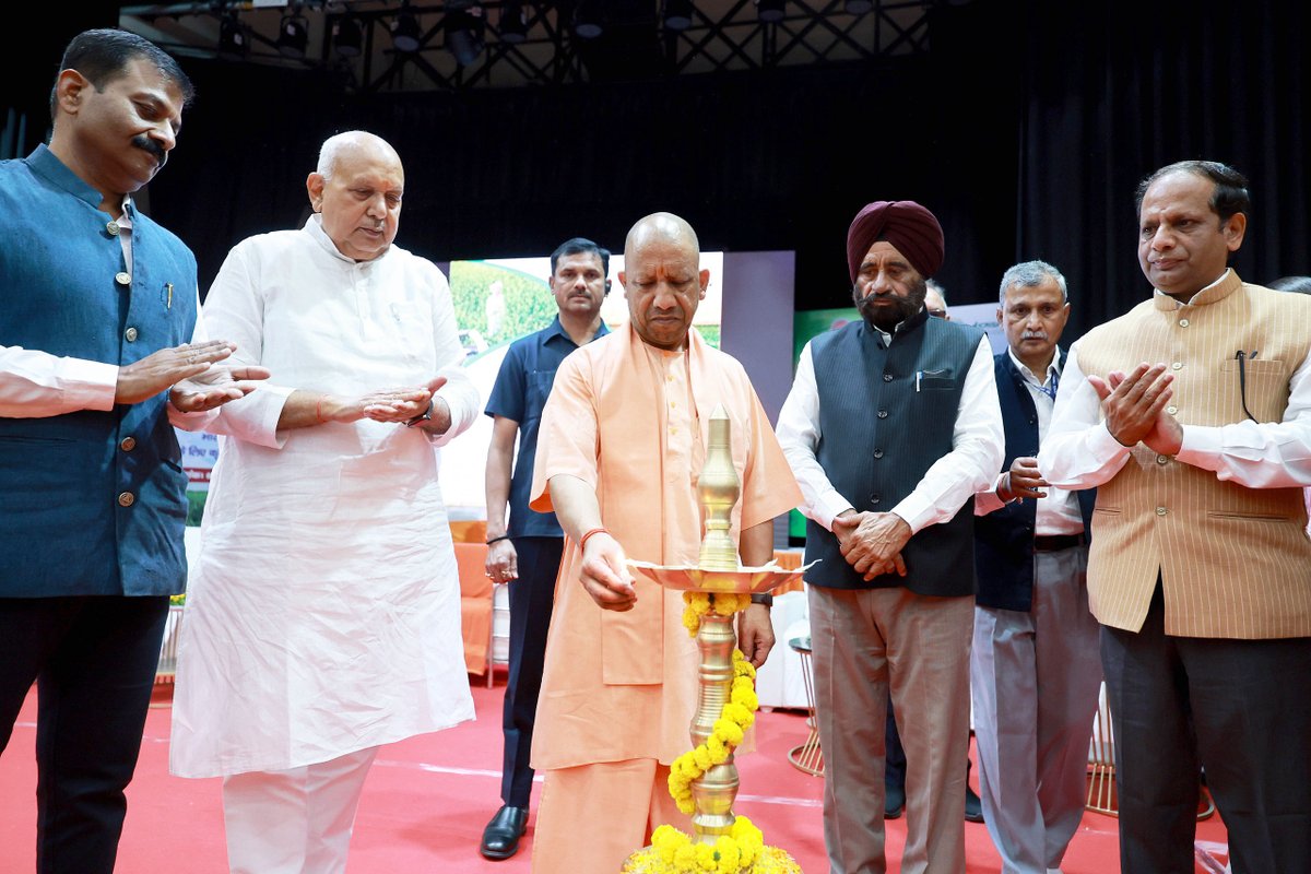 Yogi Adityanath tweet media