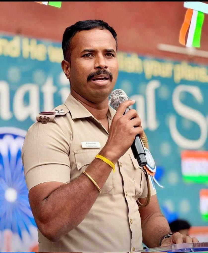 காக்கி உடையில் இருக்கும் ஜாதி திமிர் பிடித்த அயோக்கியன் இந்த இசக்கி ராஜா ..

பனையேறும் தொழிலாளியை சுட்டு பிடிக்கும் உரிமையை இந்த அயோக்கியனுக்கு யார் கொடுத்தது...

கொலை முயற்சி வழக்கில் இந்த  கைது செய்ய வேண்டும் இந்த அயோக்கியனை கைது செய்ய வேண்டும்..