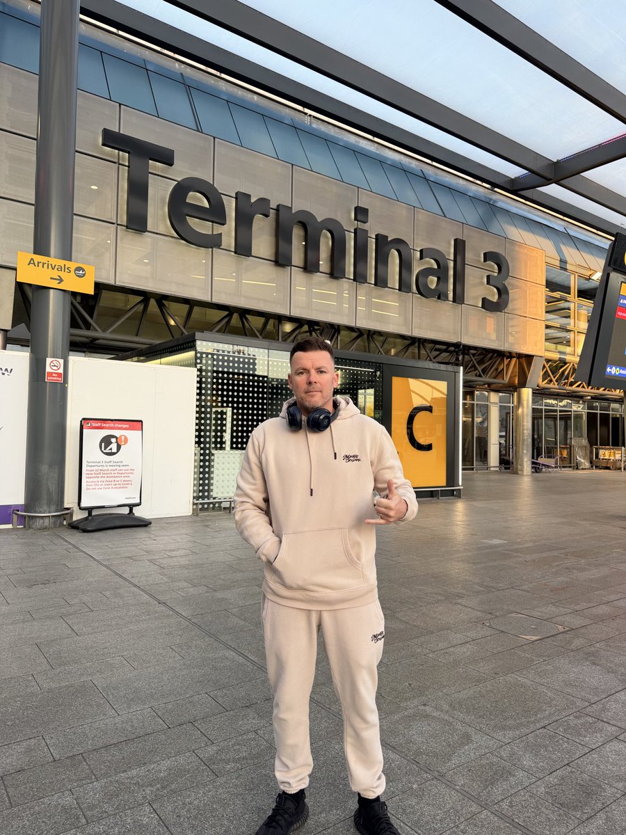 madams29's tweet photo. Perfect travelling attire for my travel day to Coachella @SyndicateOG @Syndicate 👍👍 https://t.co/47BQkWM7FK