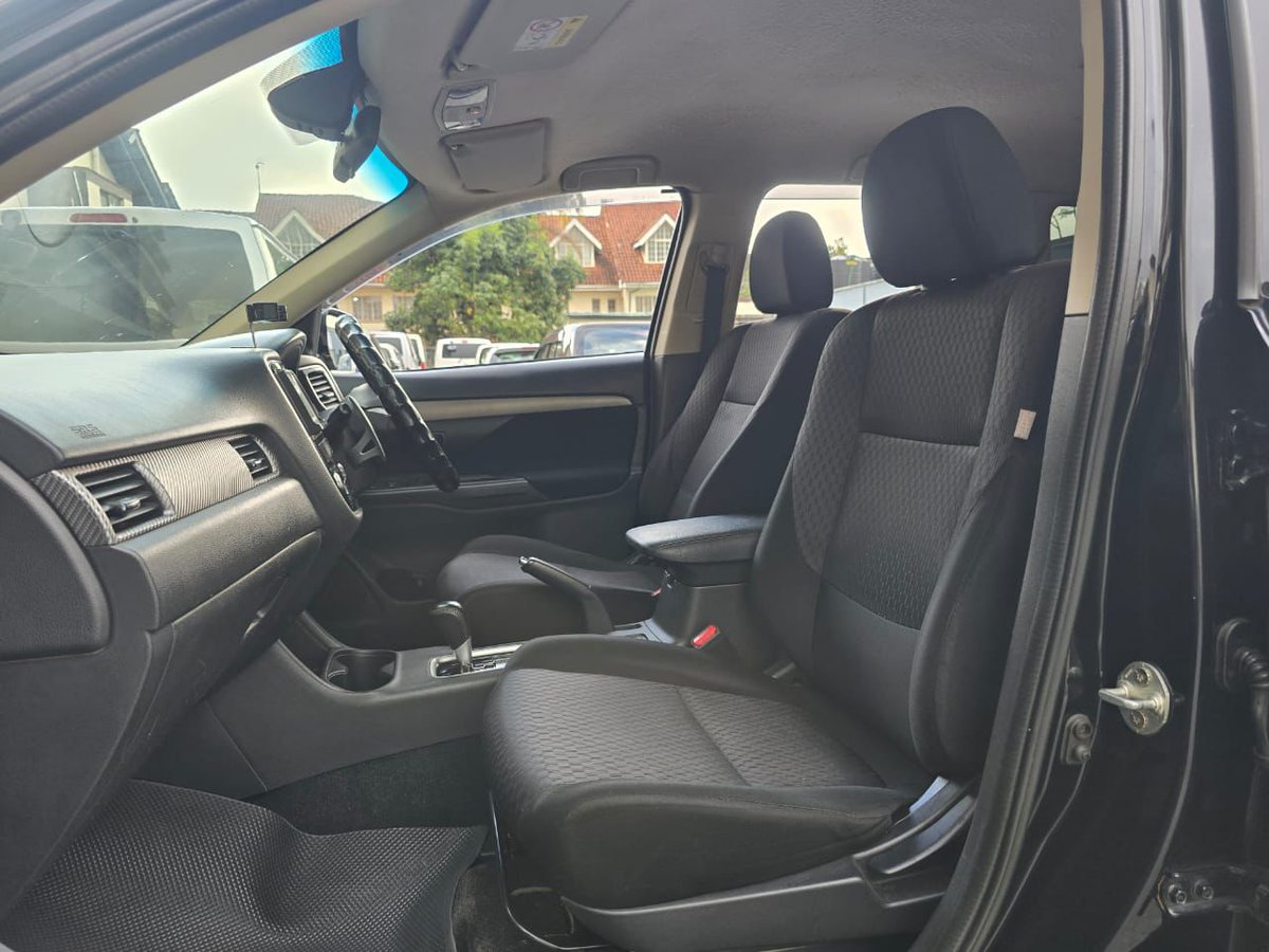 Unique Cars tweet media