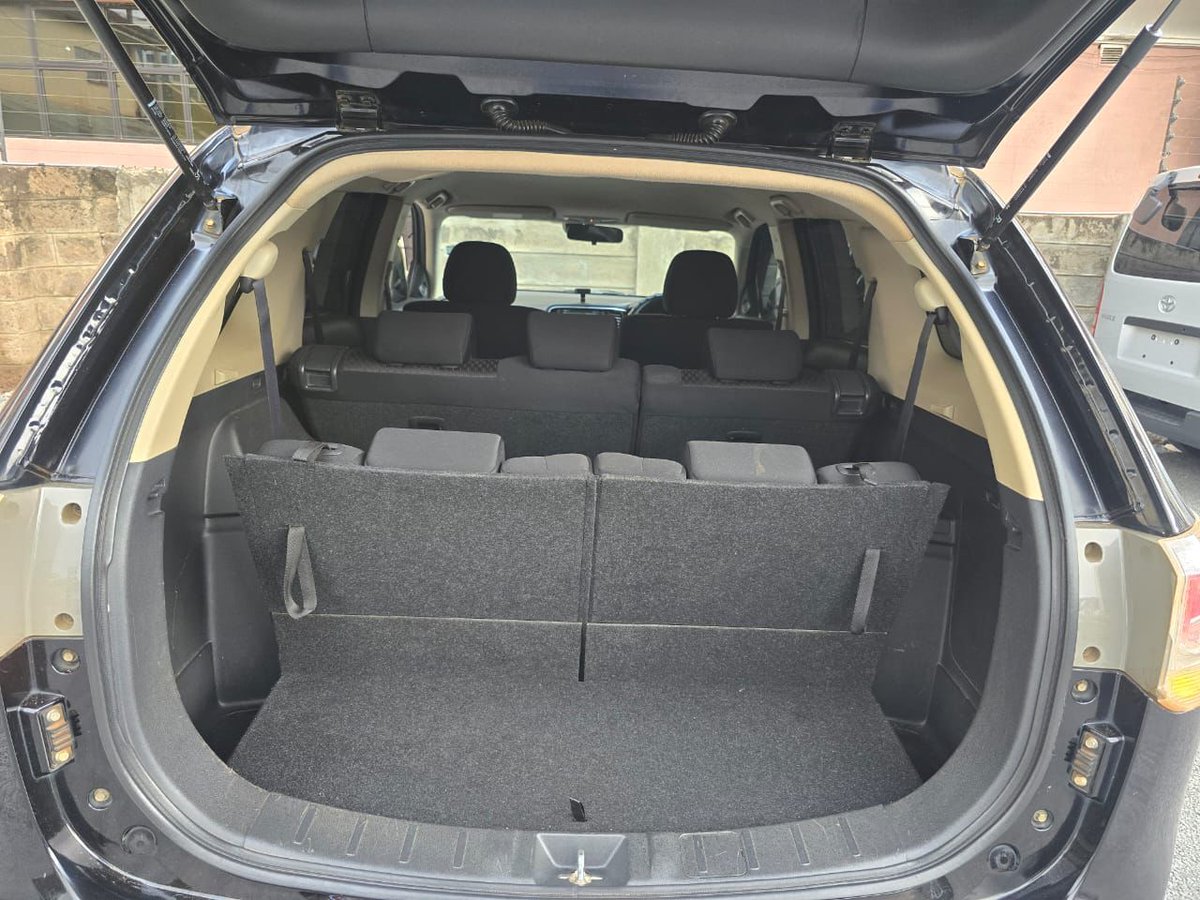 Unique Cars tweet media