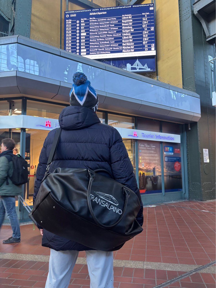 TransalpinoO's tweet photo. Weekender holdall now restocked in bronze &amp; silver

https://t.co/7CFhnOZapG https://t.co/WD03Oss8R1