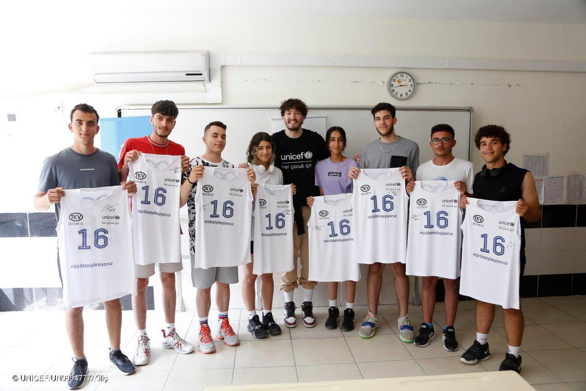 unicefturk's tweet photo. Happy Birthday to our National Ambassador @cediosman! We admire the way you inspire and connect with young people—listening to their stories, sharing your own, and being a true role model. Thank you for standing with children and youth, and for standing with UNICEF. 💙 https://t.co/suTUdcEn3W