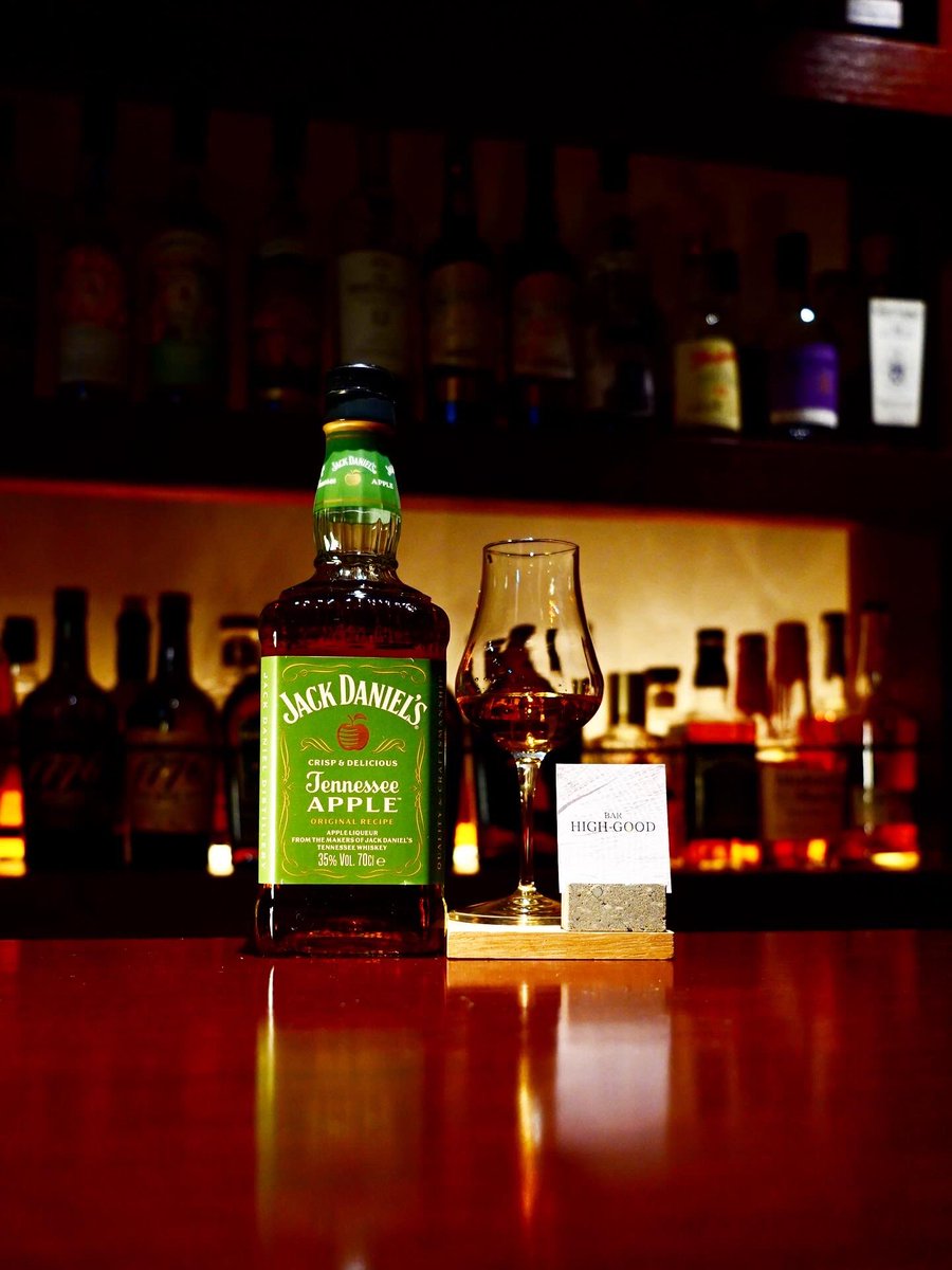 barhighgood44's tweet photo. JACK DANIEL'S Tennessee APPLE
ジャックダニエル テネシーアップル
Old No.7をベースにブレンドしたウイスキーリキュール
バニラや樽感、ほのかなスパイス感。フレッシュな青リンゴの香りと甘酸っぱさ🍏
本日も18時〜26時の営業です♬
#bar #whiskey #apple #jackdaniel #tennessee https://t.co/YVcKwT8zVO