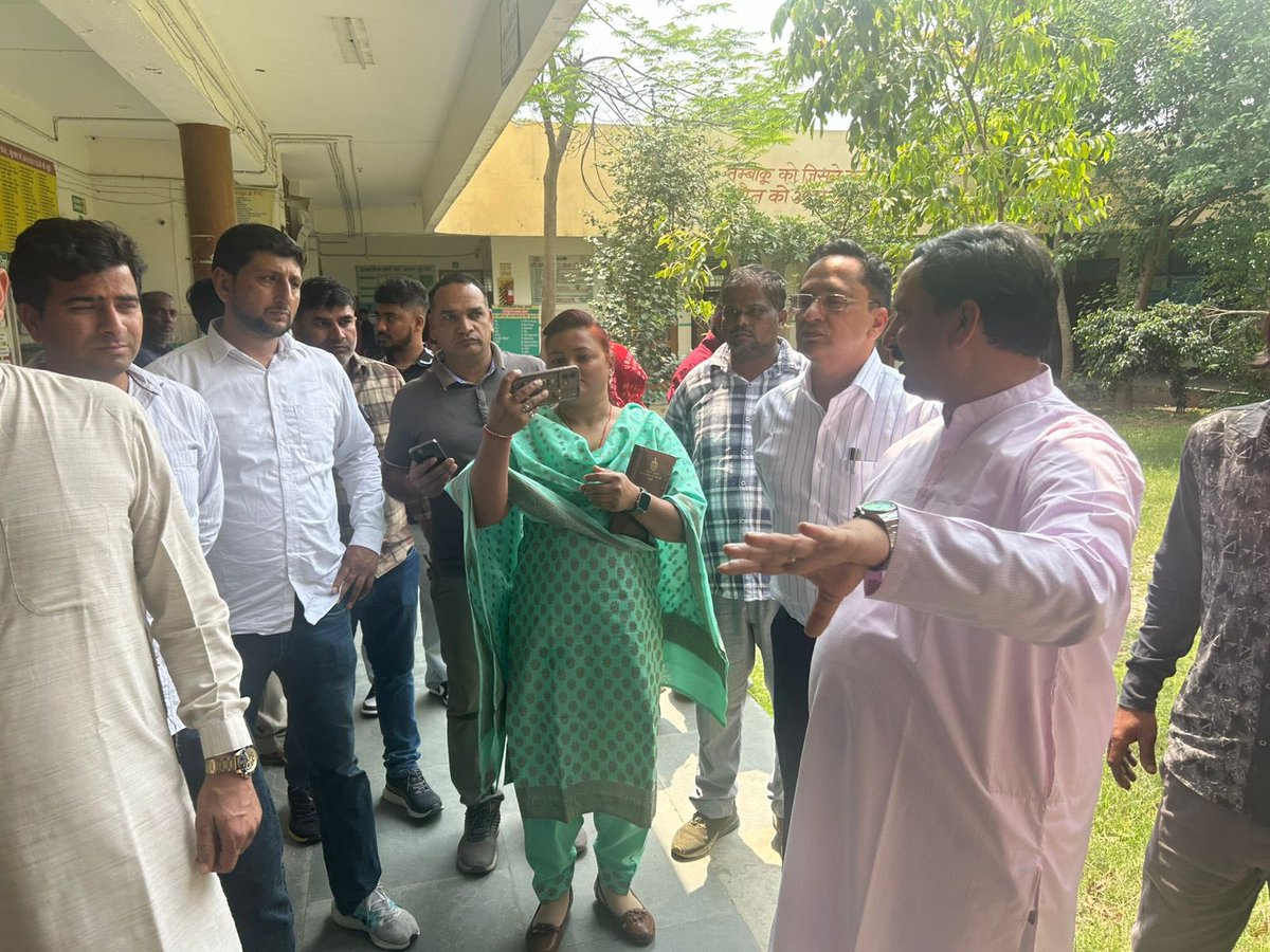 हरियाणा सरकार के द्वारI सफाई कर्मियों के स्वास्थ्य के लिए चलाई गई मुहिम का आज 8वां आयोजन मुरथल, हरियाणा में हुआ जहां पर मेरा मुख्य अतिथि के तौर पर रहना हुआ हमारी पूरी हरियाणा सफाई आयोग की टीम ने स्वास्थ्य जांच शिविर का मुआइना किया <a href="/mlkhattar/">Manohar Lal</a> <a href="/BJP4Haryana/">Haryana BJP</a> <a href="/BJP4India/">BJP</a>
