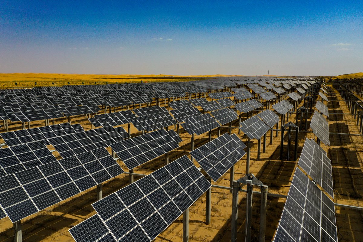SolargigaEnergy's tweet photo. Dalate "Galloping Horse" Solar Station, Inner Mongolia— the world's largest PV power station with image-shaped modules.

📍Stop 04: #LightOdyssey2026
⚡2 GW
🌱Agri-PV vs desertification
🏆196,320 modules of hope

Turning deserts to powerhouses.

More in 👇 https://t.co/gEP0TVgXeZ https://t.co/pWkL4RSboY