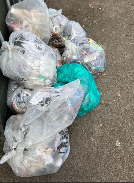 NEPS_Payback's tweet photo. This year was our fourth taking part in the @KeepBritainTidy Spring Clean πΈ
We collected a total of 308 bags of litter across the region over a two-week period, with 195 people on Probation taking part!
#CommunityPayback #ProbationNorthEast https://t.co/IrdonfNdvg