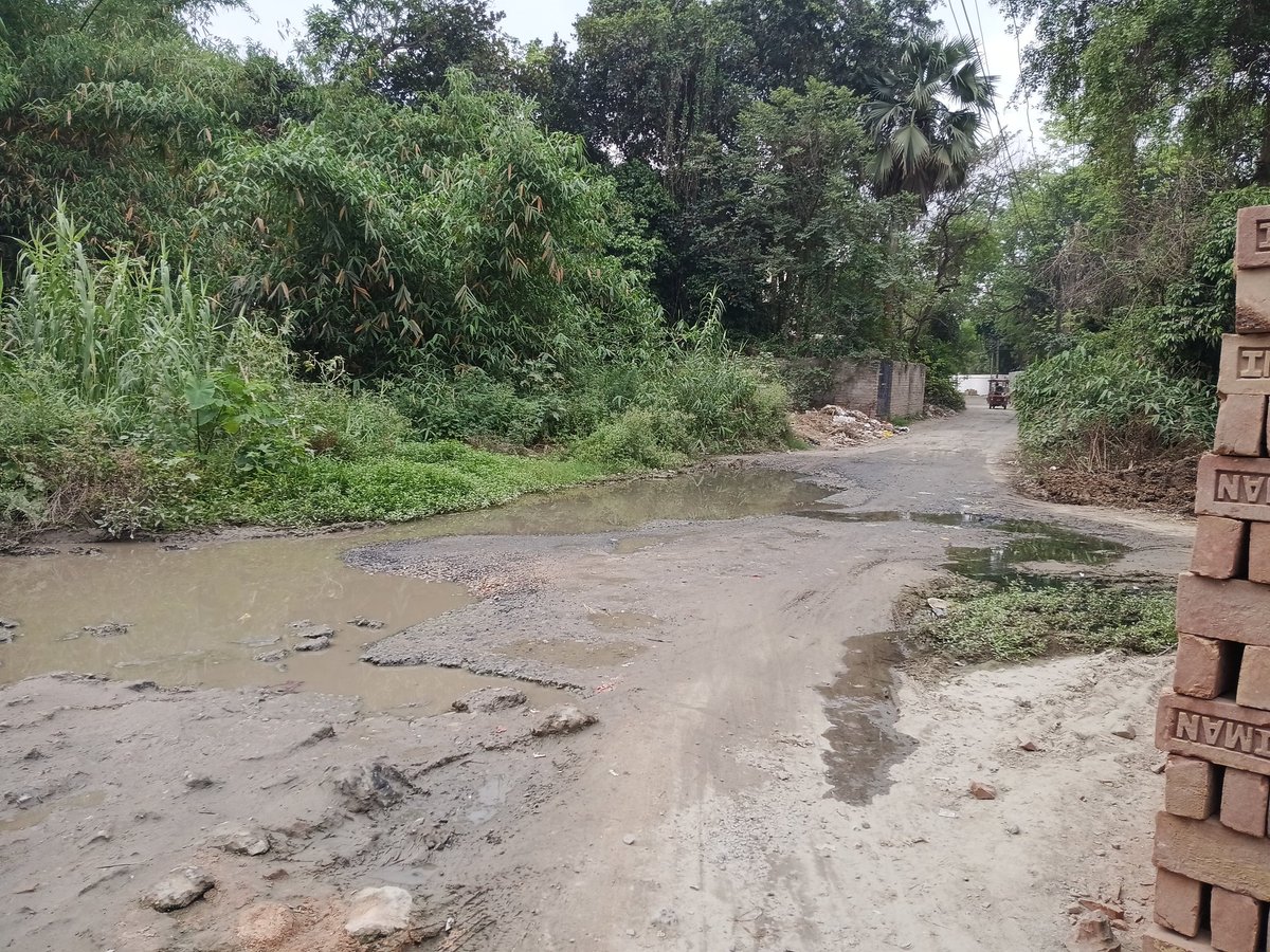 imnksing's tweet photo. Please have a look at the road condition from badi eghu thakurbari to naulakkha mandir and request you to take necessary action. From the last 3-4 days small accidents are happening. Sir your kind intervention @BegusaraiDm is needed. @officecmbihar @begusaraibmc1 https://t.co/Ojy7kkgrq6