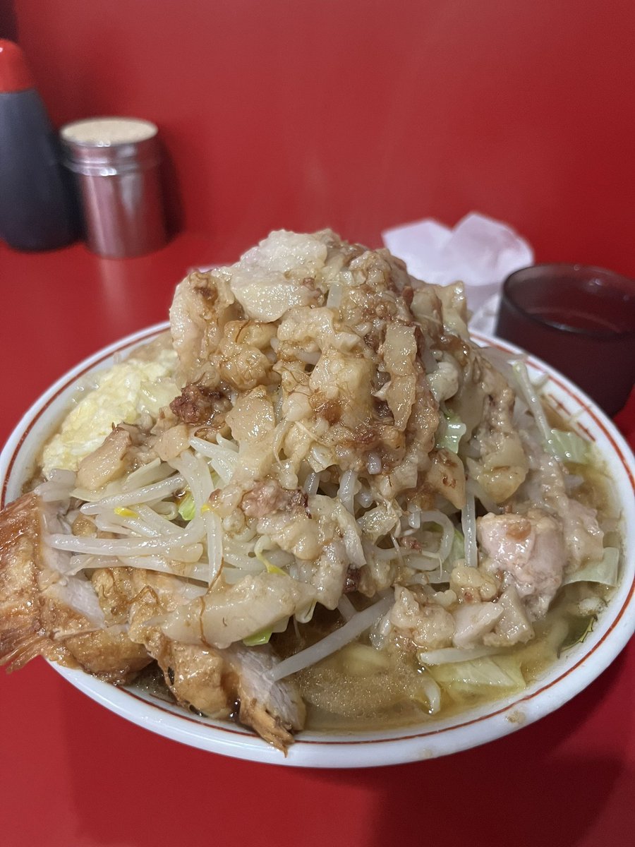 kojimbo1's tweet photo. 久しぶりの細麺

美味かったぁ

細麺といっても山岡家よりも若干太くした感じのストレート麺

二郎は普段啜らずに食べてますが、今日の麺はズルズル啜る感じで新感覚でした

まさにラーメンを食べているみたいでした

定期的にあったら食べたいなぁ

つけ麺でも良きかも

ラーメン二郎札幌店 https://t.co/OL84qx9nY2