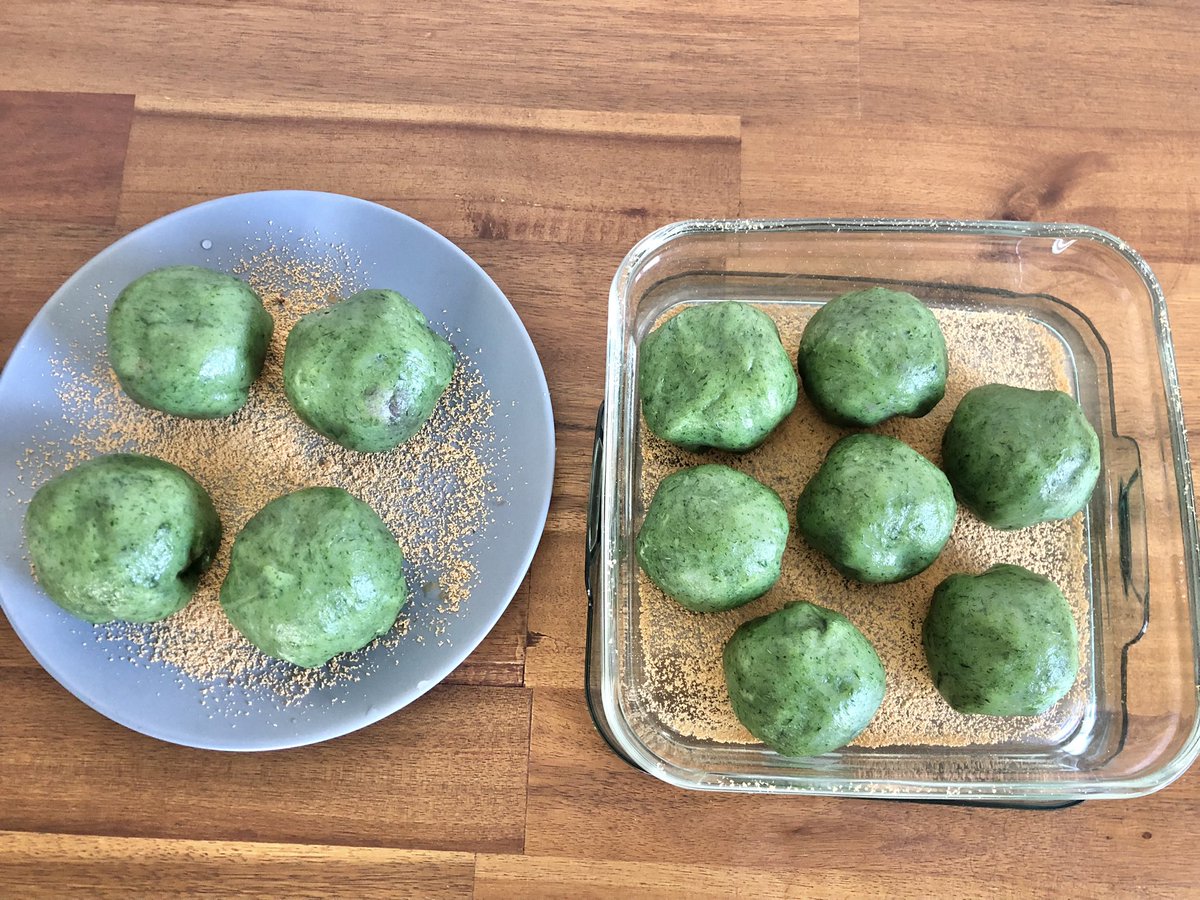 摘んできたヨモギで草餅作りました🌿
摘まさせてもらったあの場所を想いながら、幸せな気持ちでいただきました。
美味しかったー♡
