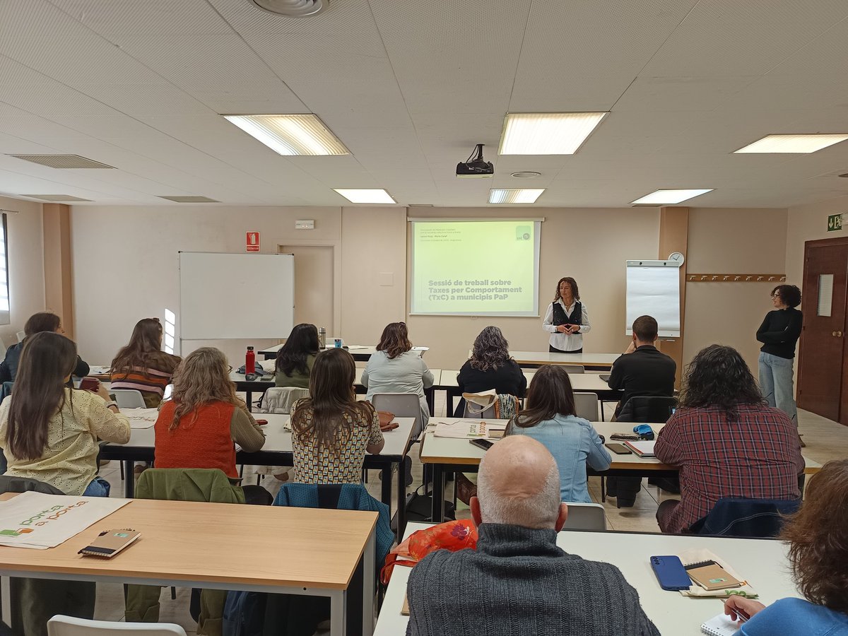Porta_a_Porta's tweet photo. Iniciem el grup de treball entre els membres de l'associació #Porta_a_Porta sobre #pagamentpercomportament, dinamitzat per @ENTmediambient #PAYT #PxG #residus https://t.co/nHYidfXA67