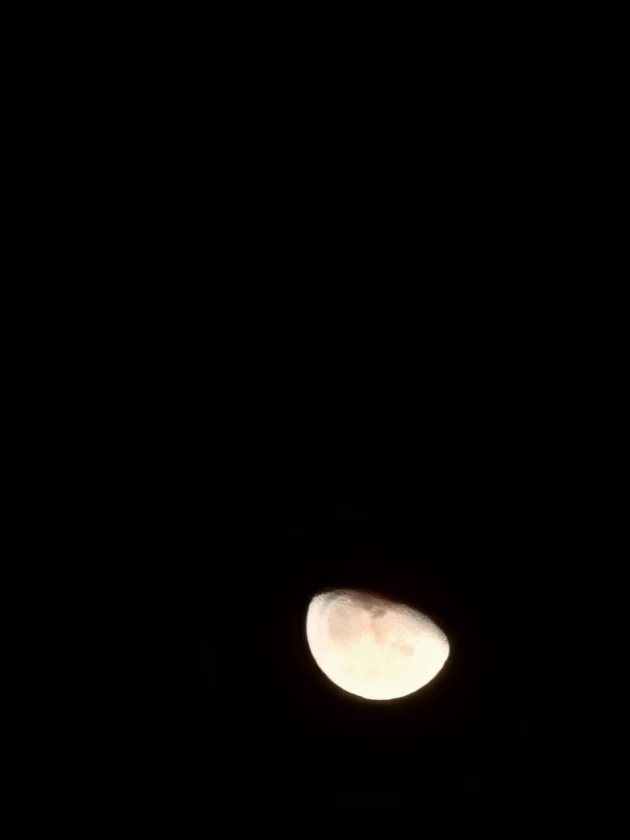 soniarehimtulla's tweet photo. Moon last night. 🤍 https://t.co/uneAZ7CLN8