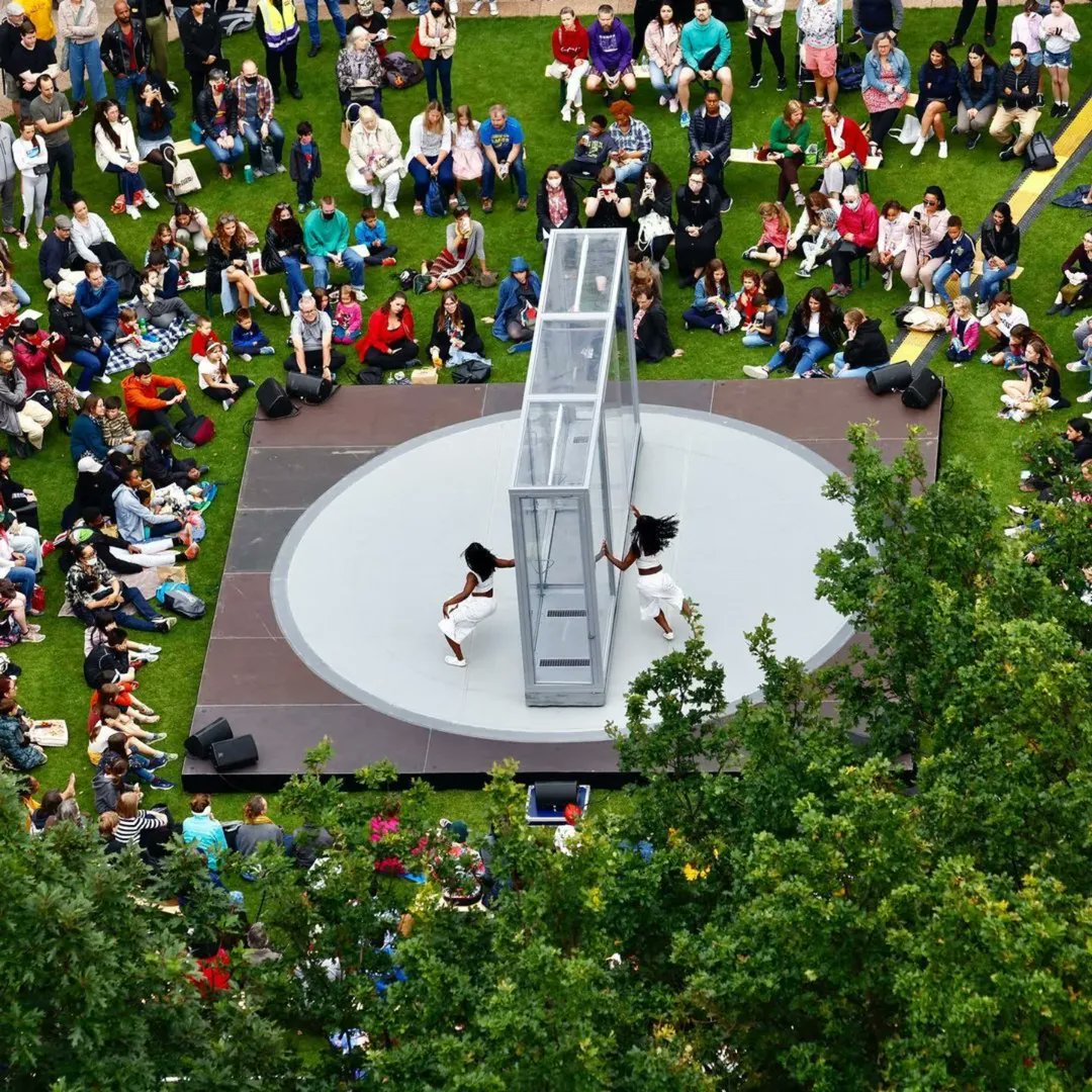 AlleyneDance's tweet image. BONDED Performances:
De Gevleugelde Stad Ieper – City of Wings Ypres 🇧🇪 

Internationaal promotiefestival voor circus en straattheater

12 April
15:15 — Bonded
17:45 — Bonded

Details for Performances in our bio.

#Ypres #Performances #streetperformances #alleynedance #Bonded