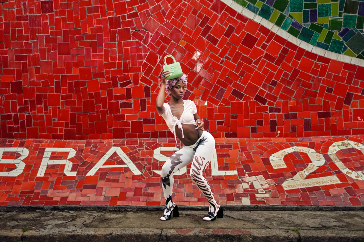 “Go on and get ya camera phone on, it's a photoshoot” 

Photographer: @jassieuo