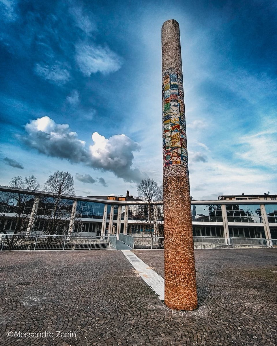 regioneFVGit's tweet photo. 🤓 Quella che svetta nel cuore di #Spilimbergo è una
colonna musiva dal forte impatto visivo, situata
nell’area della Scuola @mosaicisti del Friuli.
📷 © @zanini1976 https://t.co/YMRx2CmszB