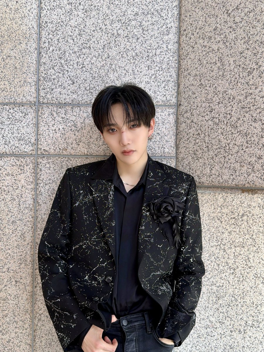 ∴ #HYUNBIN ∵ Twitter ∴ 060426 ∵
⋯⋯⋯

KISS KISS KISS 💋

#ALL_H_OURS #올아워즈  
#HYUNBIN #현빈
⋯⋯⋯
<a href="/at_ALL_H_OURS/">ALL(H)OURS</a>
#🪀