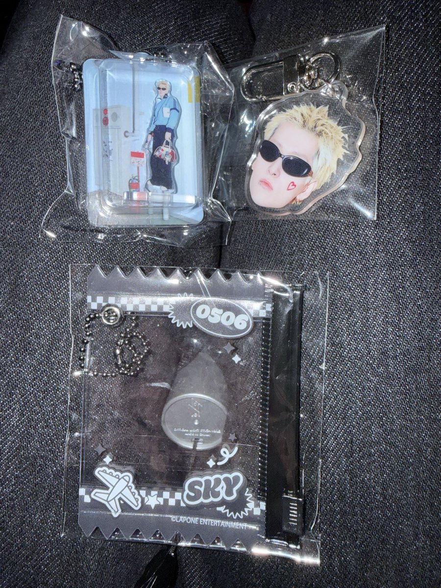 jochum_ma's tweet photo. @_______koukan 検索より失礼いたします。
当方、金城：ミニアクスタ・顔キー・缶バッチキーホルダー所持しております。木全：顔キー・佐藤：缶バッチキーホルダー・白岩：ミニアクスタとの交換は可能でしょうか？明日会場付近にて交換希望です。ご検討よろしくお願いします🙇🏻‍♀️ https://t.co/AdjaUKJbtV