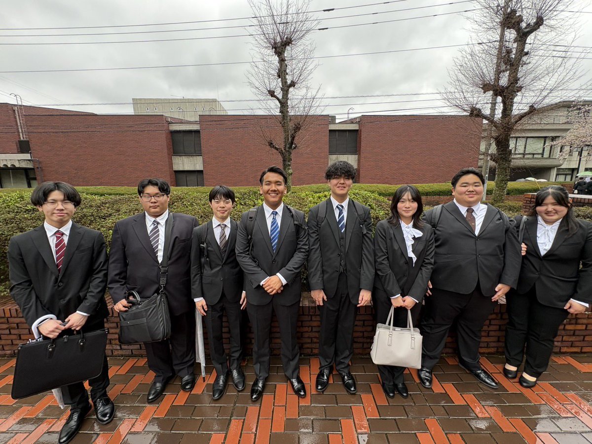 kunitachi_tuba's tweet photo. 4月1日は入学式でした！！！！
あいにくの天気でしたが、みなさん元気に入学してくれました✨

今年のチューバ研究室は新たに入った8名とともに活動していきます！！！ https://t.co/kr7B7jeHYg