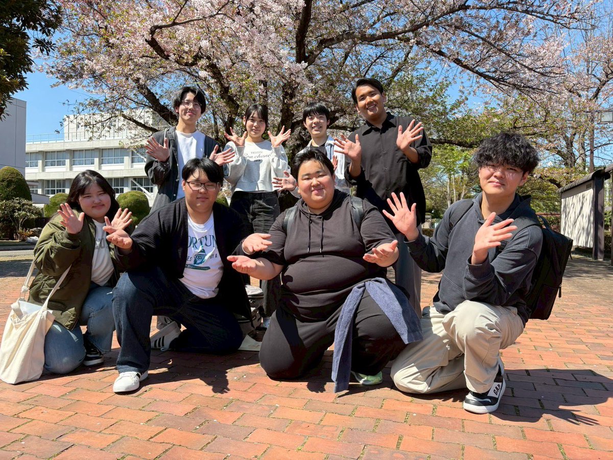 kunitachi_tuba's tweet photo. 4月1日は入学式でした！！！！
あいにくの天気でしたが、みなさん元気に入学してくれました✨

今年のチューバ研究室は新たに入った8名とともに活動していきます！！！ https://t.co/kr7B7jeHYg