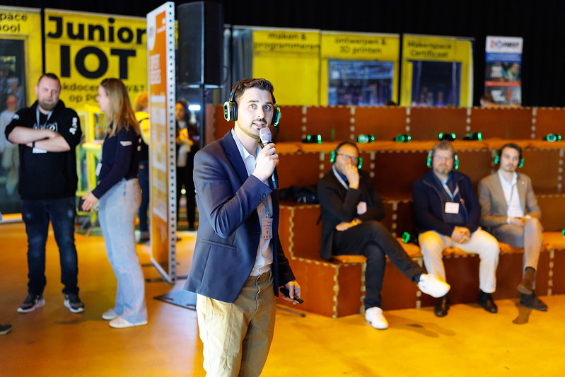 orangeqs's tweet photo. 📢 Meet our branding lead Amber at the TNO Semicon Innovation Day in Eindhoven.

💡 The event brings together corporates, start-ups, innovators and policymakers to drive progress across the semiconductor ecosystem.

🔗 https://t.co/KDyzCJBhDV https://t.co/dmXrnebvJu
