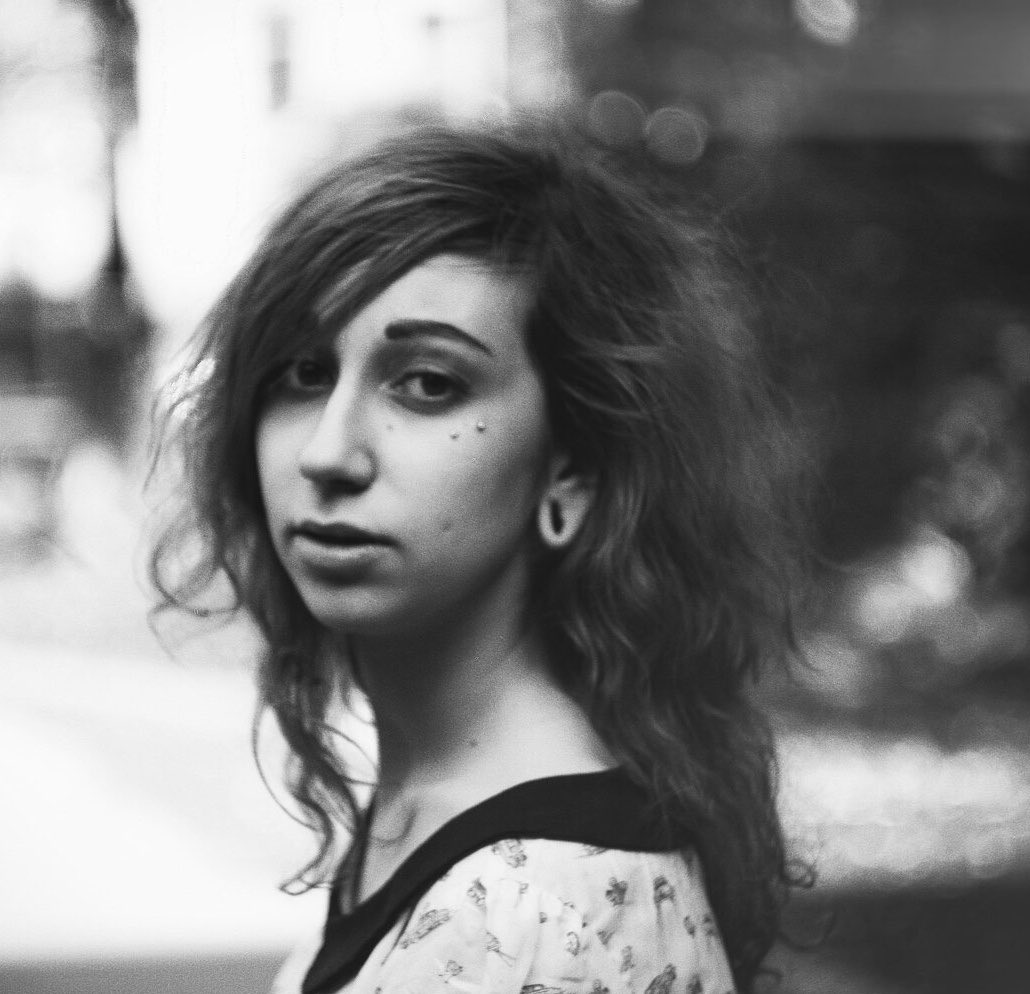 лиля́ кеба́б (lily churrasco) tweet media