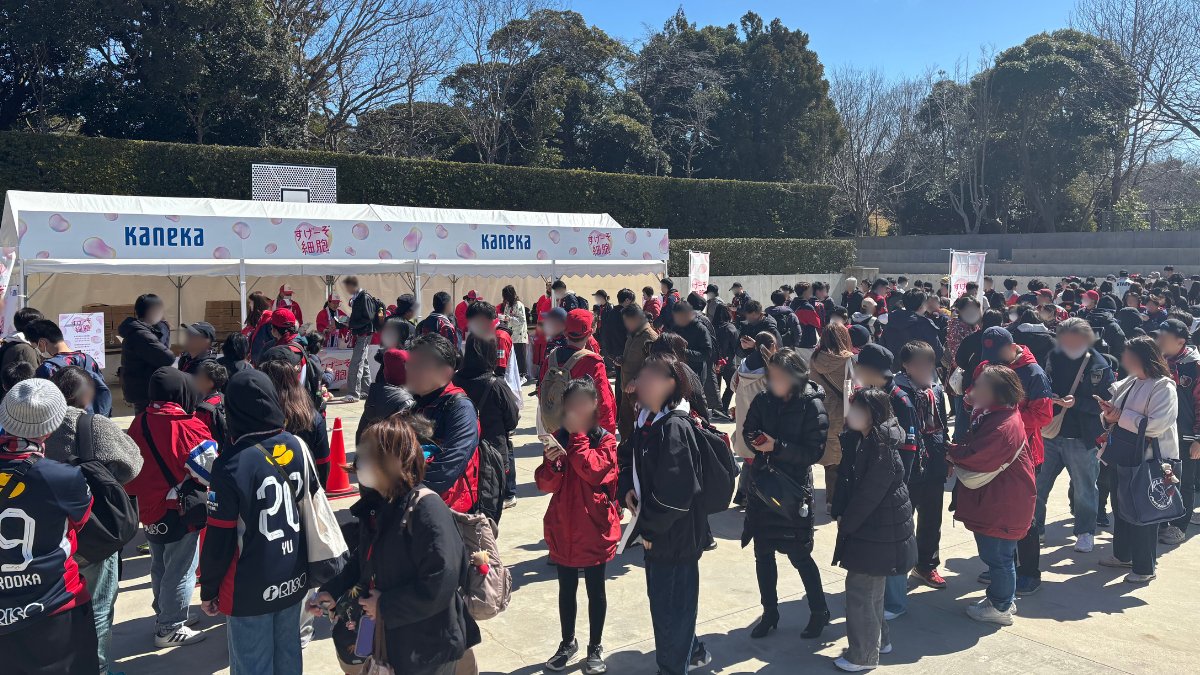 KANEKA_official's tweet photo. ／
イベントレポート
＼
3月14日（土）に行われた明治安田Ｊ１百年構想リーグ 地域リーグラウンド EAST 第6節の鹿島アントラーズ対川崎フロンターレ戦において、メルカリスタジアムにてカネカがブース出展いたしました🎉
ブースでは、カネカ公式LINEをご登録いただいた方に「わたしのチカラ® カネカQ10®果実グミ」をお配りいたしました。
しかおもお手伝いしてくれて、ブースは大盛況✨
ご来訪いただいた皆さま、ありがとうございました！

#鹿島アントラーズ #antlers #カネカ