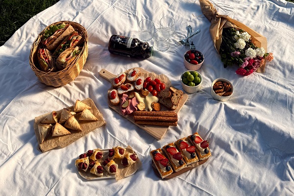 Go_Vishva's tweet photo. Spring Picnic Recipes for Adventurers

https://t.co/SkPqhrqjwU

#SeasonalAdventures #SpringPicnic #PicnicRecipes #OutdoorFood #HealthyPicnic #TravelFood #SpringVibes #FoodOnTheGo #PicnicIdeas @Go_Vishva https://t.co/qK3gE8qcar