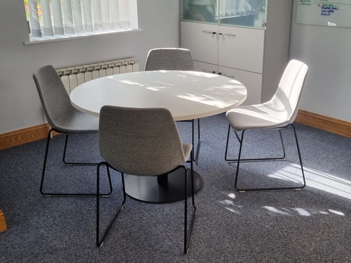 PSRefurbishment's tweet image. How to look sleek, modern, modest but confident, reliable and secure, calming, removing eye strain and visual distraction by adding the colour grey into your workspace. We love the grey used in this completed workspace  #nationaldecoratingmonth #fitout #workspace #refurbishment